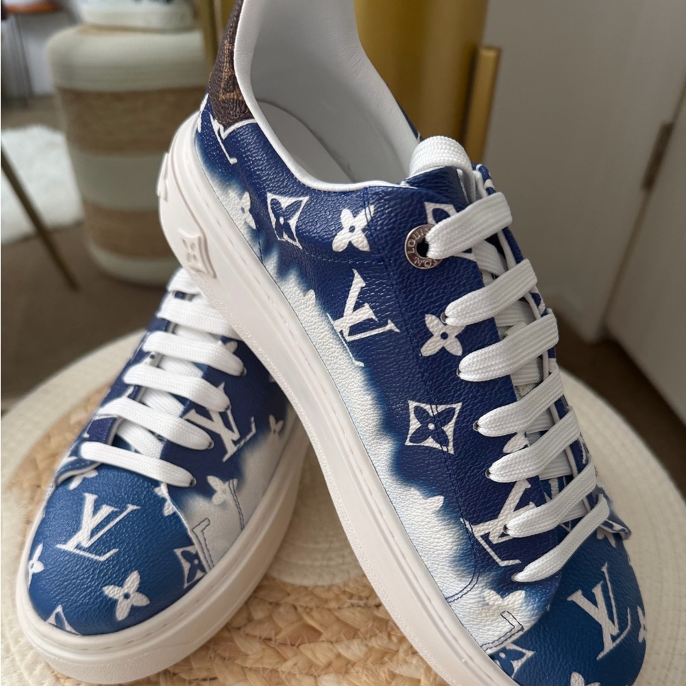Louis Vuitton women’s blue  escale sneaker size 41 EU